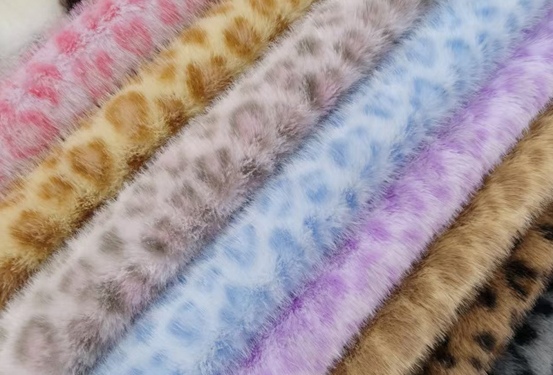700 มก. * 170 ซม. ผ้าตุ๊กตาเสือดาวพิมพ์มิงค์สีทองขนาดเล็กเหมาะสำหรับกระเป๋า/เสื้อผ้า